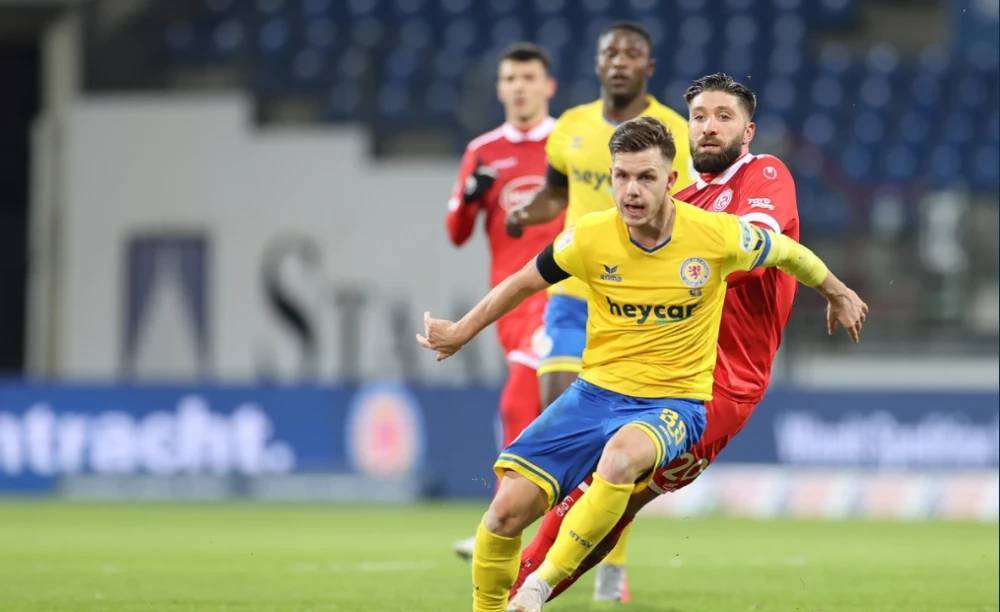 作显得格外 作显得格外