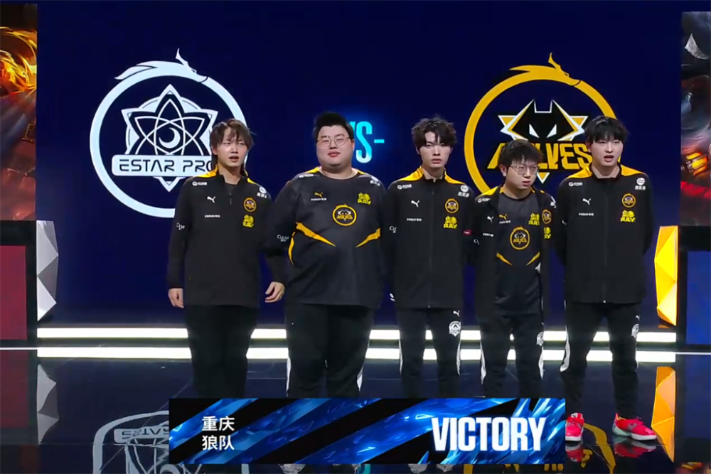 她凭借出色 她凭借出色